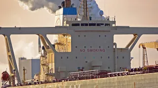 EMPTY SUPERTANKER "HOJO" LEAVES THE PORT OF ROTTERDAM - 4K SHIPSPOTTING FEBRUARY 2023