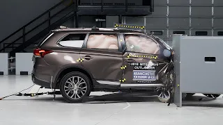 2018 Mitsubishi Outlander passenger-side small overlap IIHS crash test