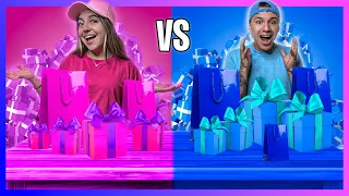 ABRIENDO REGALOS de NAVIDAD de COLOR ROSA y AZUL