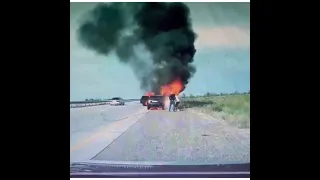 Появилось видео с регистратора момента когда на трассе Алматы - Хоргос сгорели две женщины в авто.