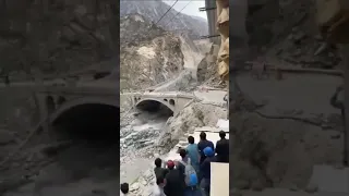 Increible Huayco Arrasa con Puente #ingenieria #construction #desastre #desastresnaturales #viral