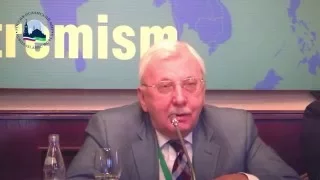 Vitaly Tretyakov at the forum "Journalists of Muslim countries against extremism"