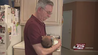Video: Couple fosters 31 drug-addicted infants over nearly 20 years