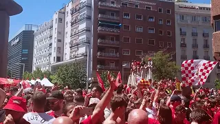 Liverpool fans sing Bohemian Rhapsody, Sami Hyypia arrives! At fan park in Madrid