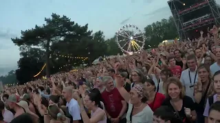 Concert de Jain au festival Beauregard