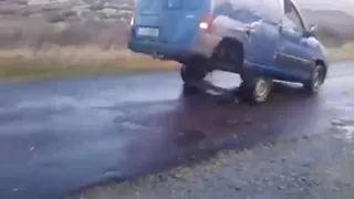 Berlingo van rear axle falls off Hilarious fail