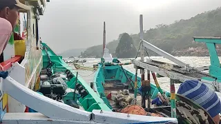 situasi menegangkan !! evakuasi perahu pakesan saat ombak besar plawangan puger sabtu 19-08-2023