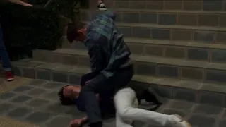 13 Reasons Why 3x5 - Monty beats up his boyfriend