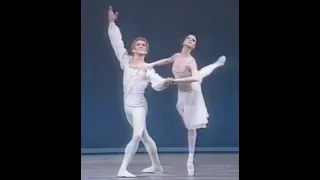 Suzanne Farrell and Sean Lavery - ‘Chaconne' (Chore George Balanchine)