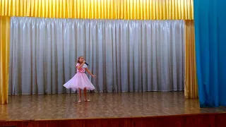 Лысенко Валерия 9 лет, вокальный номер "Семь нот"