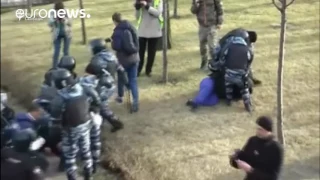 Police beat protester during Moscow anti-corruption protest