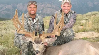 35" Wide Mule Deer Archery Hunt in Colorado - John Bair