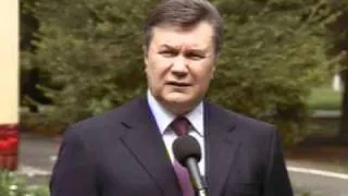 Янукович: Червоний прапор є символом Перемоги