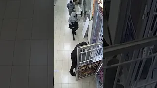 Footage of jewellery store robbery