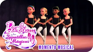 Danza de los pequeños cisnes (Ensayo) | Momento Musical | Barbie™ y las Zapatillas Mágicas