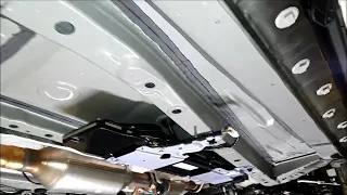 2023 Mazda CX-5 - usuwanie "fabrycznej" konserwacji, przygotowanie do woskowania podwozia.
