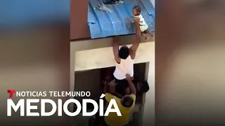 Video del día: Una comunidad evita que un bebé caiga de un cuarto piso | Noticias Telemundo