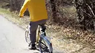 en ruta con una bicicleta BH vintage de los años 60