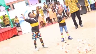 Watch some Kumasi gifted kids dances azonto on shatawale's truck