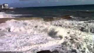 Storm in  Yalta 18.10.11 (шторм в Ялте)