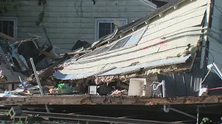 Deadly tornado in Oklahoma rips through small towns