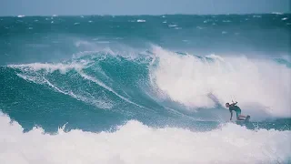Carving a Wave Strapless - Kitesurfing