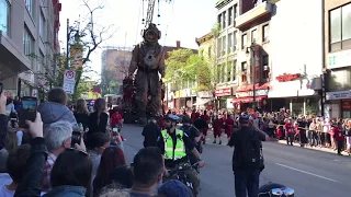 Parade des Géants à Montréal HD