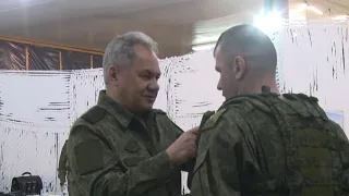 Top News-Ministri rus i mbrojtjes, në ‘fushëbetejë’/Përpjekje për të ngritur moralin, viziton trupat