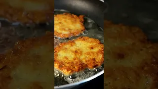 How EASY are these CRISPY Kartoffelpuffer (German Potato Pancakes)😮?! Homemade Reibekuchen #shorts