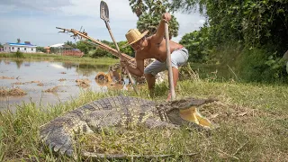 Wow! Amazing Man Catching Big Crocodile & Cooking Eating So Delicious