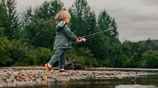 2 YR OLD BABY CATCHES A BIG ONE IN ALASKA!!