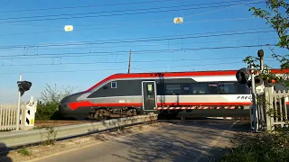 Passaggio a livello Castelletto Po (I)//Railroad crossing//Bahnübergang