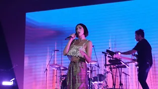 Dua Lipa - Blow Your Mind (Mwah) [Dua Lipa Live in Bangkok 2018]