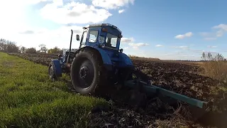 Трактор Т-40 без ПВМ в оранкі з плугом ПЛН 3-35 по ячменю