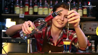 Девушка бармен. Битва любителей коктейлей в Лиге барменов. Девушки VS мужчины.