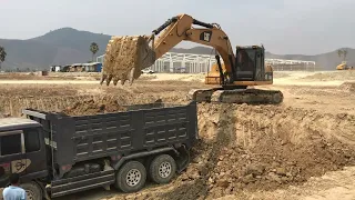 Caterpillar 320d Excavator Loads Dump Trucks With Powerful Precision!
