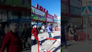 Из торгового центра в Волжском эвакуировали толпу людей