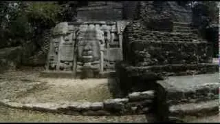 Maya ruins in Lamanai and Chan Chich Resort in the middle of the jungle of Belize