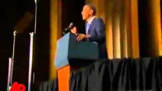 Raw video presidential seal falls off during speech