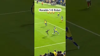 Ronaldo 1-0 Robot 😂😂