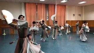 北京舞蹈学院2015级中国古典舞表演班——《纸扇书生》教室版（角度1）