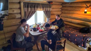 Cozy log cabin in the taiga! Visiting friends, building a bathhouse! Off-grid Cabin