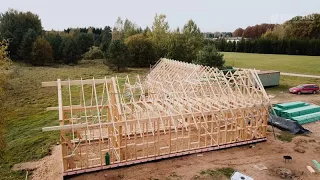 Roof structure out of timber trusses for private house