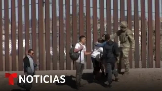 Polémico video de expulsión de varios migrantes en la frontera con Texas | Noticias Telemundo