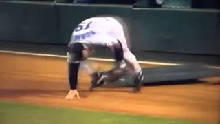 Jay Buhner Knocks Down Wall With Great Catch!