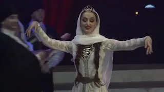Ансамбль Адат - Кумыкский танец - Вечер чествования выпускников - Землячество 2016