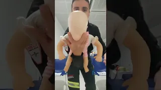 Cómo actuar ATRAGANTAMIENTO BEBE , Maniobra de HEIMLICH.#shorts