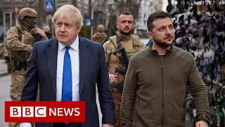 Johnson and Zelensky walk around Kyiv during UK PM's surprise Ukraine visit - BBC News