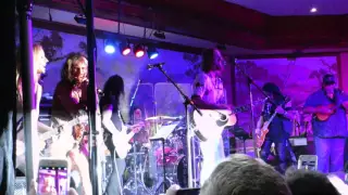 Steven Tyler Performs Jaded with the Alice Cooper Band