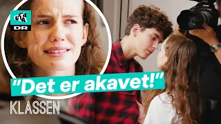 Anna-Ida skal kysse på kamera: Har IKKE lyst! | Klassen | Ultra